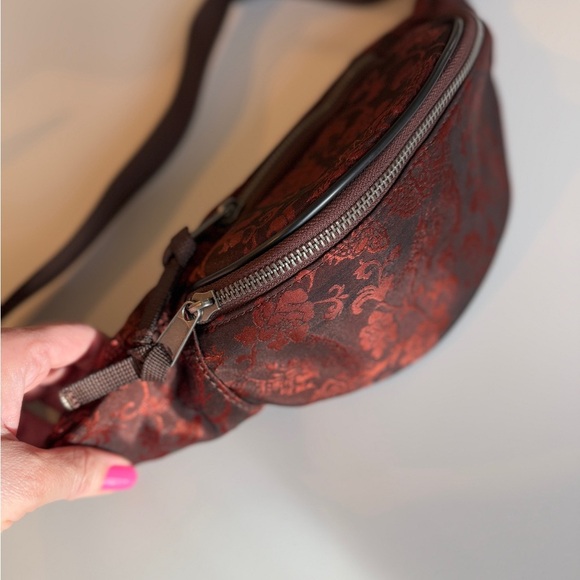 Urban Outfitters Jacquard Chocolate Brown Burgundy Dragon Floral Fanny Pack - Picture 2 of 8